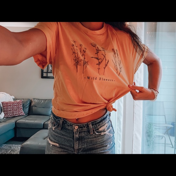 🌸 Wild flowers shirt!! 🌸 - Picture 1 of 2